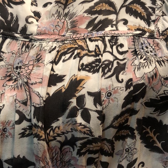 💐🌹🌷Muted/distressed floral LOFT blouse size XS - Picture 15 of 15
